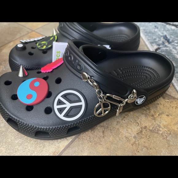New exclusive limited peace crocs M5/W7 - Picture 11 of 11
